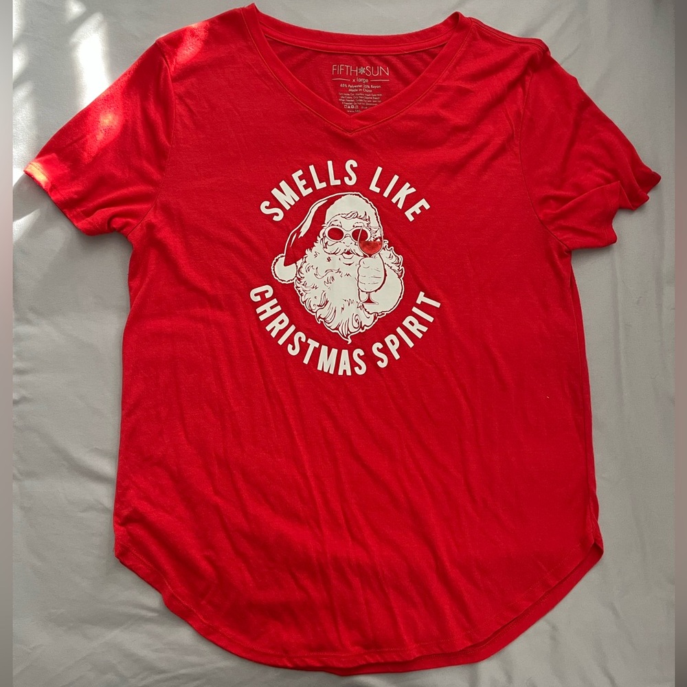 Fifth Sun Cute Christmas Tshirt. Santa with a wine glass. Size XL Like New.
